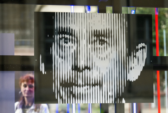 ceskenoviny_cz's tweet photo. Česko si připomíná 90 let od narození Václava Havla   #havel  
https://t.co/b5FdsIi2jh https://t.co/vfewIrSzaq