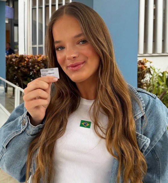 plusmusicx's tweet photo. Após ser ATACADA por supostamente ter votado em Flavio Bolsonaro, Rafaella Justus divulga comentário de hate que recebeu. https://t.co/Q3QSi2JKHn