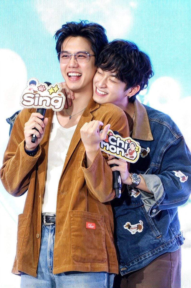 Lunarrr_1998's tweet photo. ครั้งแรกที่ได้ไปหาดีใจนะชอบตั้งแต่ Love Sick เลยและชิม่อนน่ารักมากๆ เลย จริงๆ ว่าจะเก็บไว้ดูคนเดียวแต่อยากให้ทุกคนได้เห็นความน่ารักของซิงชิม่อนเยอะๆ เลย

1ST FANIVAL OF SINGCHIMON
#GMMTVFANIVAL2026HappyFamilyxSC
#ssingss #SingHarit https://t.co/y2x7kWLA2Y