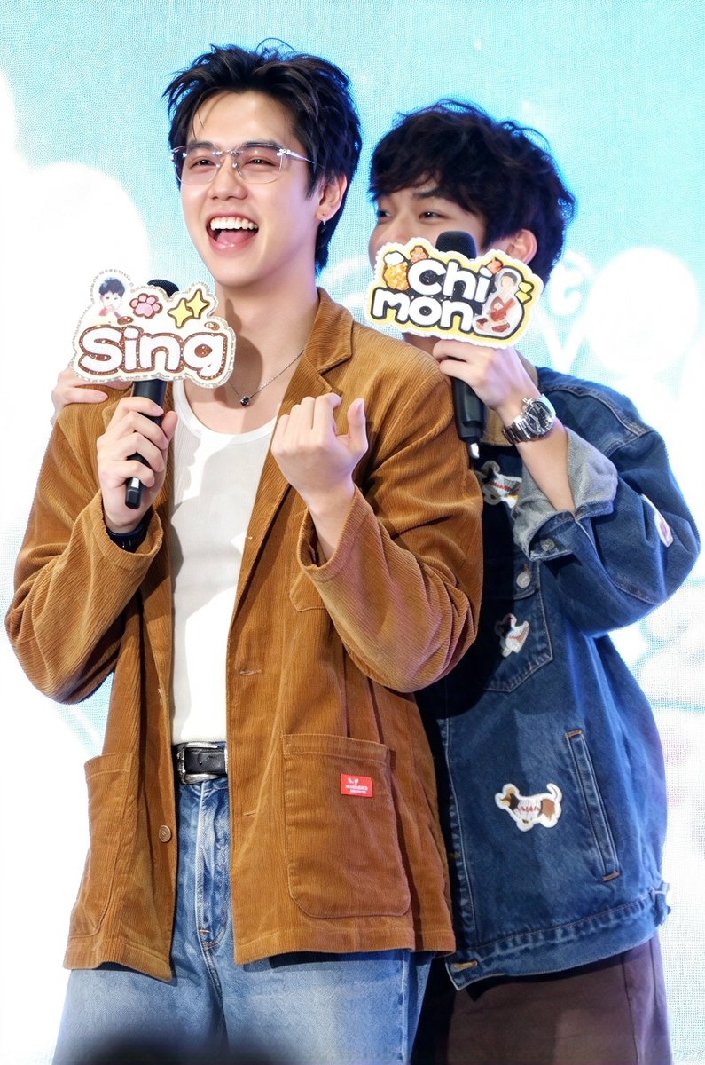 Lunarrr_1998's tweet photo. ครั้งแรกที่ได้ไปหาดีใจนะชอบตั้งแต่ Love Sick เลยและชิม่อนน่ารักมากๆ เลย จริงๆ ว่าจะเก็บไว้ดูคนเดียวแต่อยากให้ทุกคนได้เห็นความน่ารักของซิงชิม่อนเยอะๆ เลย

1ST FANIVAL OF SINGCHIMON
#GMMTVFANIVAL2026HappyFamilyxSC
#ssingss #SingHarit https://t.co/y2x7kWLA2Y
