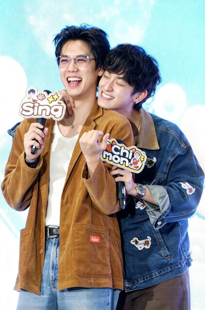 Lunarrr_1998's tweet photo. ครั้งแรกที่ได้ไปหาดีใจนะชอบตั้งแต่ Love Sick เลยและชิม่อนน่ารักมากๆ เลย จริงๆ ว่าจะเก็บไว้ดูคนเดียวแต่อยากให้ทุกคนได้เห็นความน่ารักของซิงชิม่อนเยอะๆ เลย

1ST FANIVAL OF SINGCHIMON
#GMMTVFANIVAL2026HappyFamilyxSC
#ssingss #SingHarit https://t.co/y2x7kWLA2Y