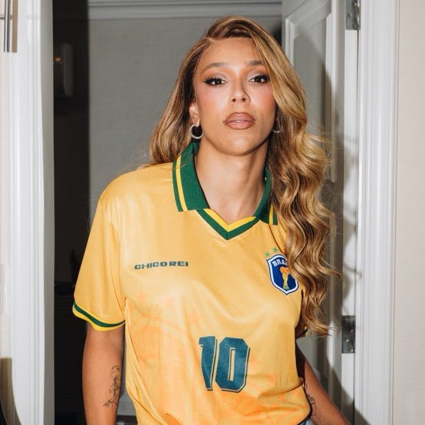poptime's tweet photo. 🚨🇧🇷Erika Hilton se tornou a mulher MAIS VOTADA da história da Câmara dos Deputados com mais de 1.4 MILHÃO de votos. https://t.co/R2RfhBc2LF