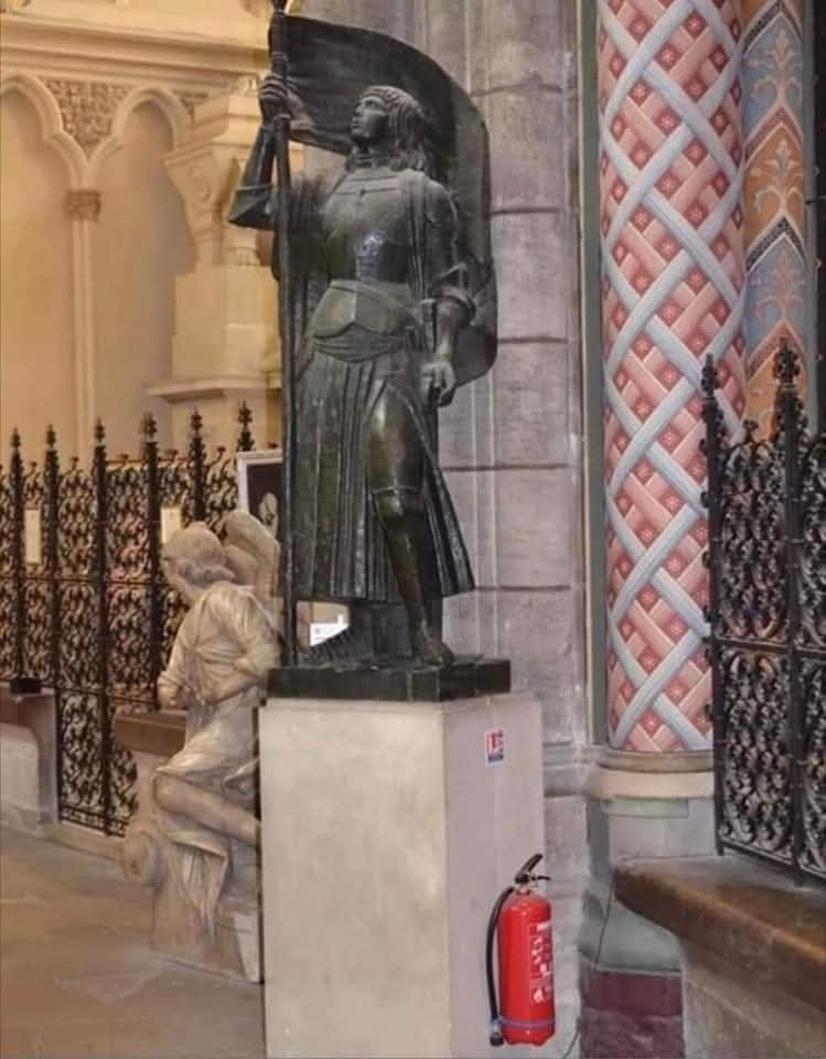 HannahIamthest1's tweet photo. Look what someone has left by that statue of Joan of Arc. Well, it's what she would have wanted.

🤣🤣 https://t.co/A6a5qapwGP