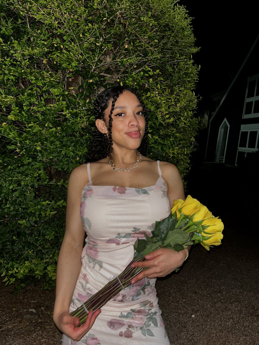 bratzdollkrissy's tweet photo. Perfect night! #beauty #flowers #firsttime #datenight https://t.co/OPS7Omspmq