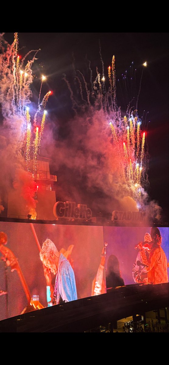 Chris46400076's tweet photo. @GibbyTurismo207 He was amazing. He puts on a great show! 75,000 thousand people had  the time of their lives last night! https://t.co/t4PljGSxyx