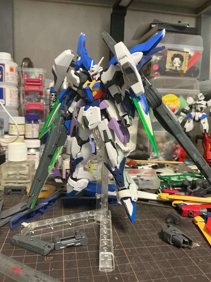 LUSIAS1013's tweet photo. 欲しかったダブルオースカイ買えたのでパチパチ作ってるけど、ガンプラ作り出すとジャンクから使えそうなパーツ引っ張り出してどこにどう付けようか悩んでスクラッチした方が早いかなでもデザインが…とかどんどん沼にハマっていく…   

#ガンプラ https://t.co/BpwyCoC66K