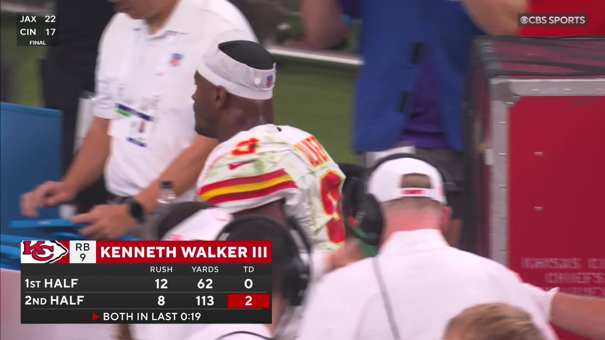 HAVE A DAY @​Kenneth_Walker9 🙌 
 [📷](https://pbs.twimg.com/media/HT0q7R1aYAAEeuE.jpg) https://pbs.twimg.com/media/HT0q7R1aYAAEeuE.jpg https://pbs.twimg.com/me
