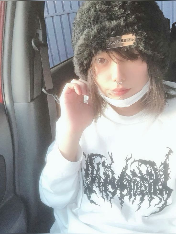 Pompompurrr1n's tweet photo. His fuzzy hat awwww https://t.co/2dPYqK5G6w