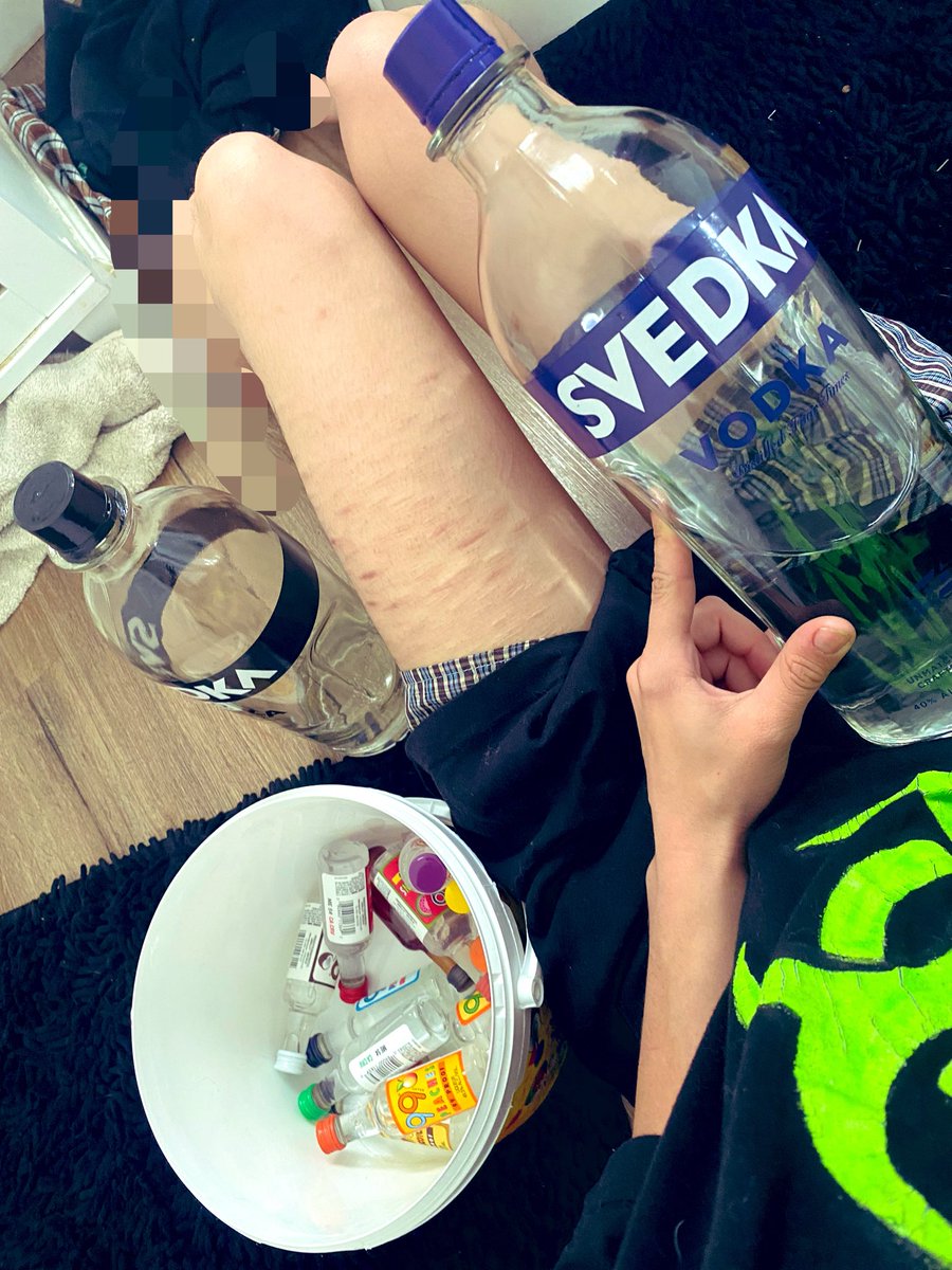 entomolgy's tweet photo. when did twt become so strict https://t.co/buffonpDMn