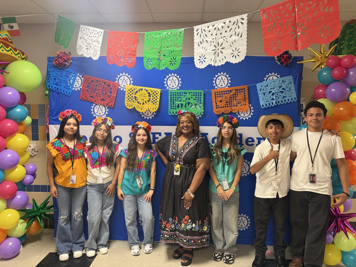 yolanda_gaither's tweet photo. Thank you for joining us. The students had a ball @Apollo_JH #apollogearup https://t.co/KhNLAvYbtQ
