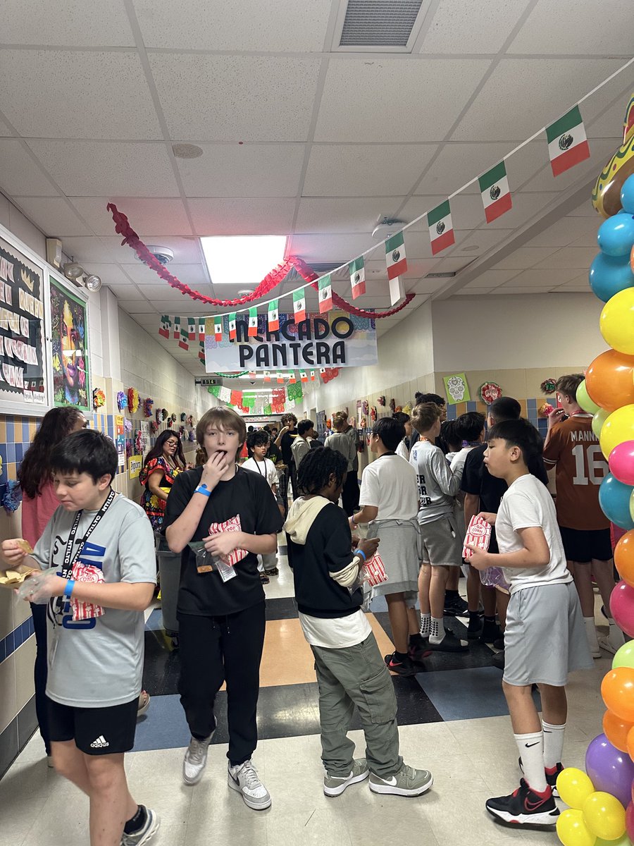 yolanda_gaither's tweet photo. Thank you for joining us. The students had a ball @Apollo_JH #apollogearup https://t.co/KhNLAvYbtQ