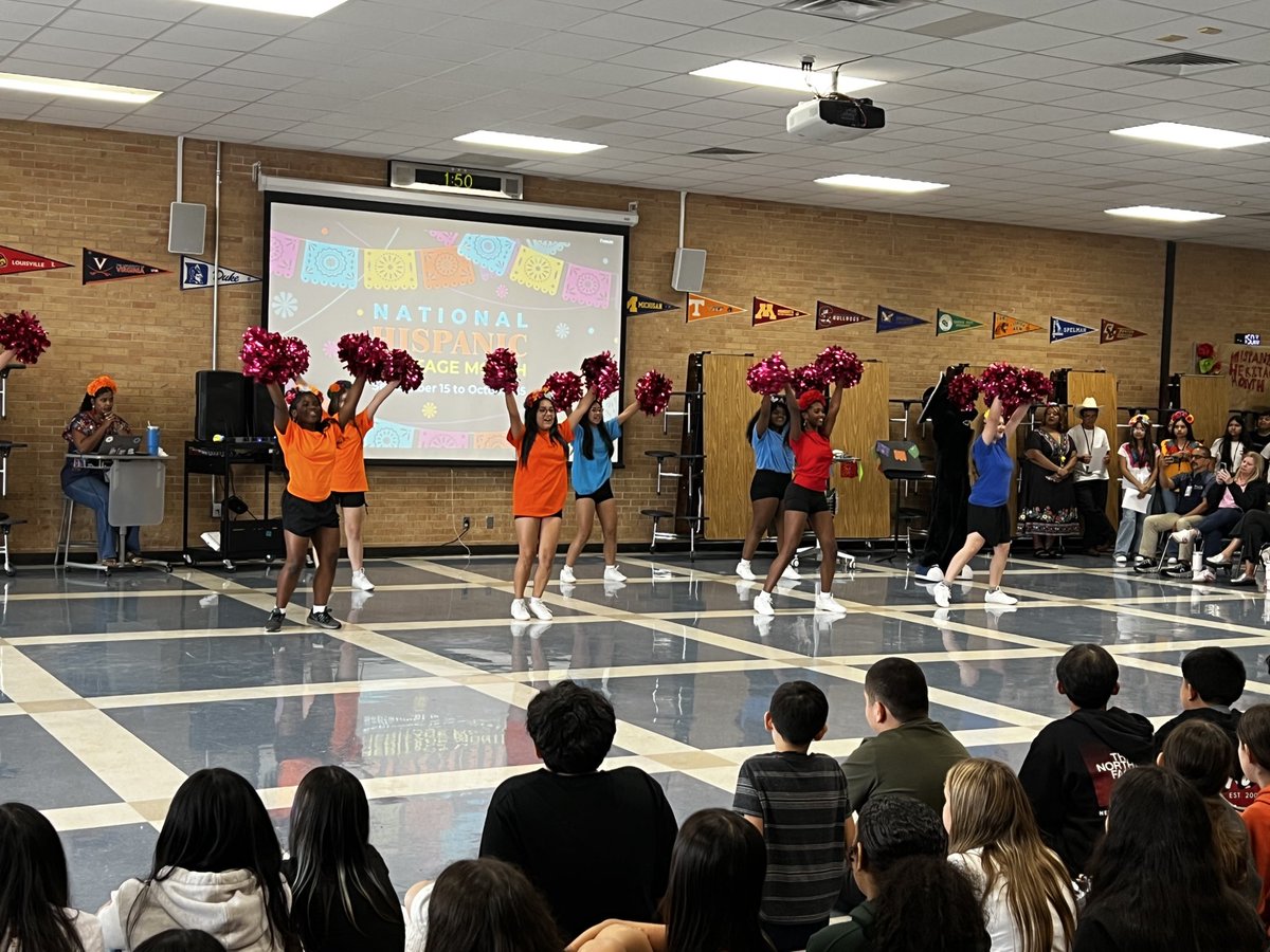 yolanda_gaither's tweet photo. Thank you for joining us. The students had a ball @Apollo_JH #apollogearup https://t.co/KhNLAvYbtQ