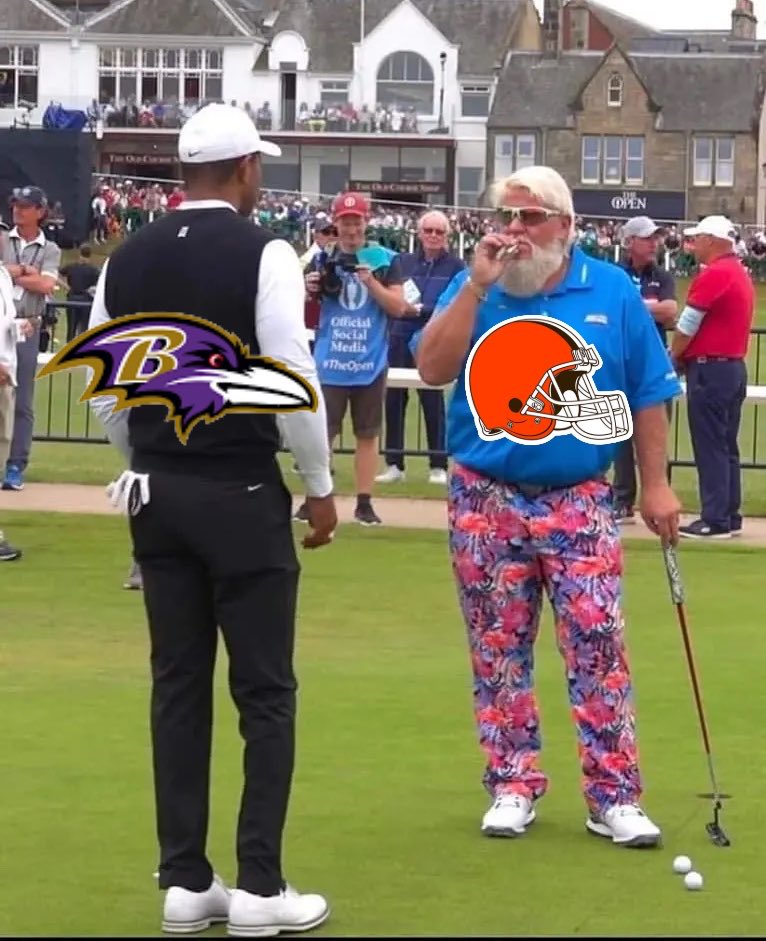 REFLOG18's tweet photo. Meanwhile, at the top of the AFC North… https://t.co/c51qh8cR9Q