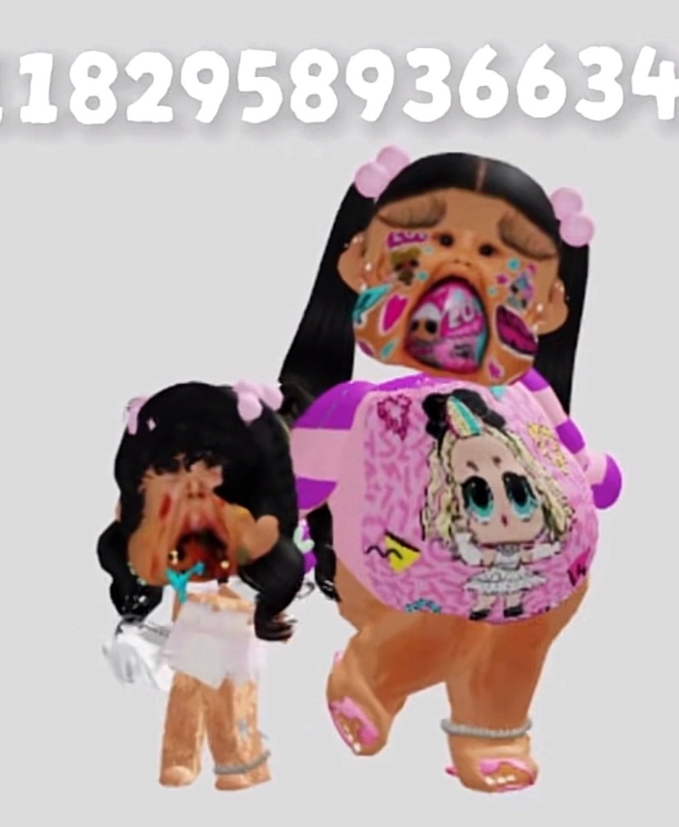 TinfoilbotFan's tweet photo. Mesh heads have gone too far bro what the fuck am i looking at Why does she have toy box in her mouth https://t.co/IALxnS3ojs
