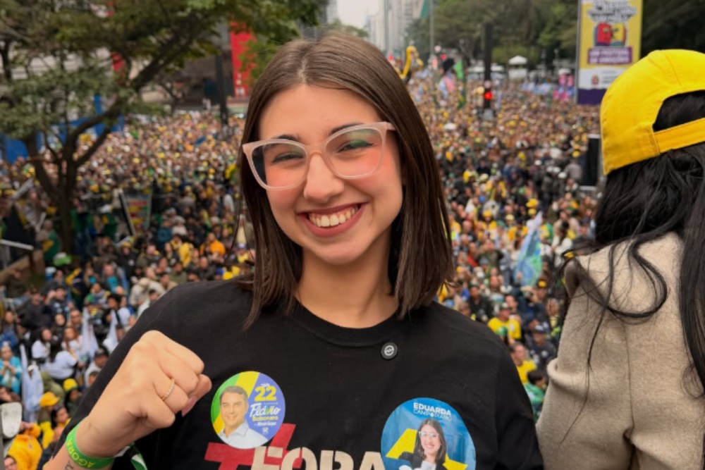 g1's tweet photo. Quem é Eduarda Campopiano, a deputada estadual mais votada de São Paulo https://t.co/T5mQyksCM1 #apuração #eleição2026 https://t.co/WAnF5BhUuF