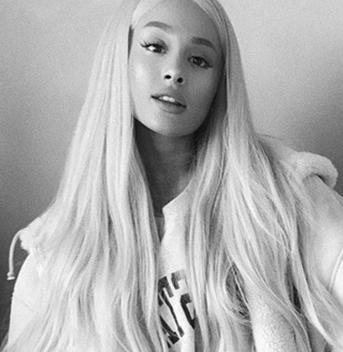 thepetalroom's tweet photo. experience being an arianator in 2017 ♡

a thread 🧵 https://t.co/zUFLdwzgVm