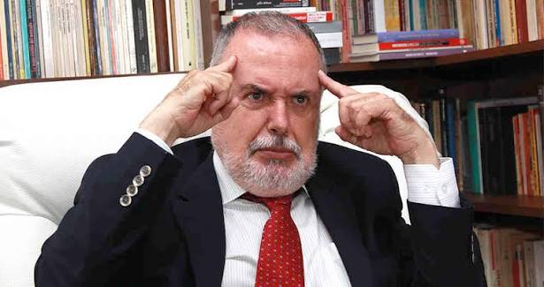 aliky_casolis's tweet photo. Gilberto Tobón lo advirtió, cuando robe, que sea bastante para darle al juez, al fiscal,  le pondrán una multa ridícula y lo mandan a la casa por cárcel máximo 5 años pero con 2 sale libre para disfrutar del robo que jamás lo hubiese conseguido honestamente. MIGUEL QUINTERO!! https://t.co/fzKwb8pdPn