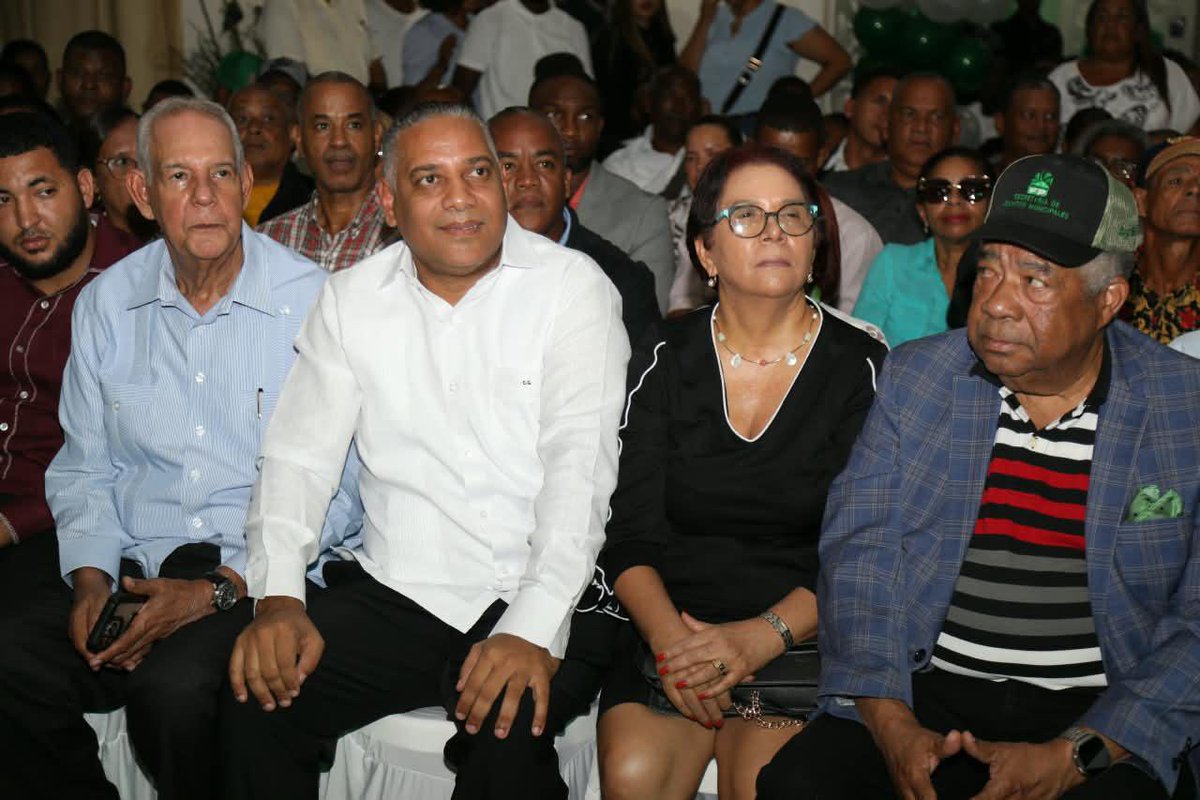 carlosgilsde's tweet photo. ¡Tomé una decisión clara! Aspiro a la **Alcaldía de Santo Domingo Este para el 2028**.

Trabajaremos por una ciudad con mejor recogida de residuos, espacios públicos recuperados, más seguridad, apoyo al emprendimiento y un Ayuntamiento cercano y eficiente. https://t.co/GEYohjYDJh