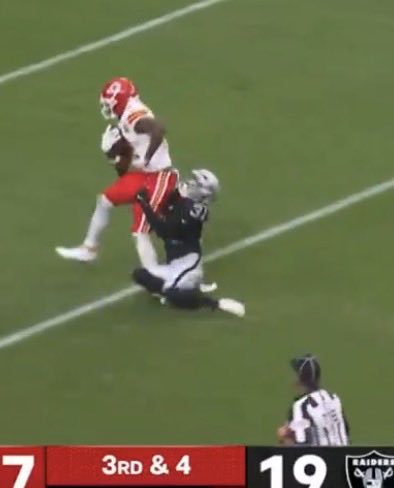 Daddys_Tired's tweet photo. @nflrums I mean. Literally a hip drop tackle https://t.co/ehsfVQmsDU