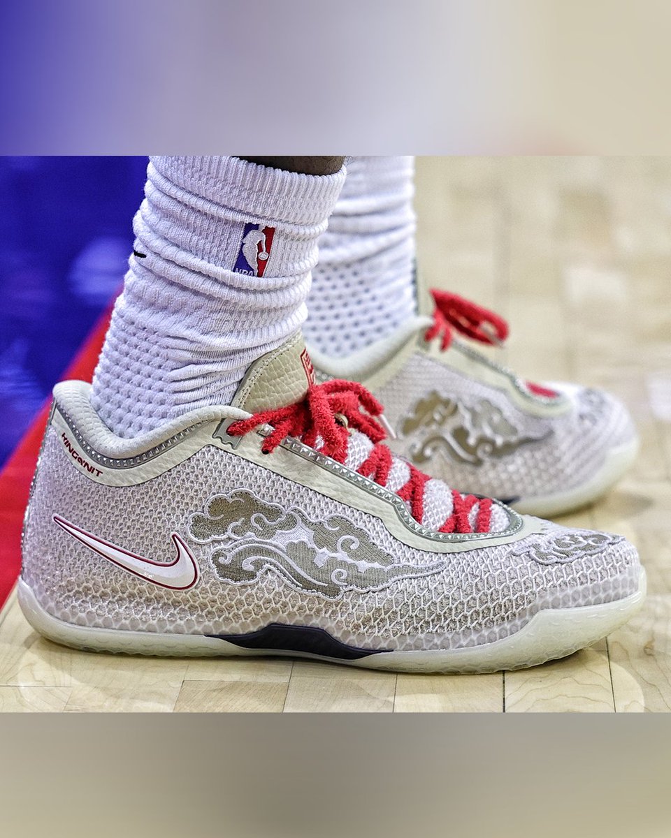 ComplexSneakers's tweet photo. LeBron James debuts the "Greater China" Nike LeBron 24, sixer fans how feeling going into the season? 👑🏀

📸: Getty https://t.co/MhIEj4dzN0