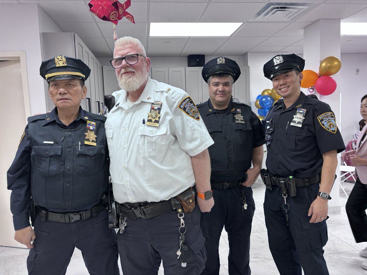 NYPD61Pct's tweet photo. A special thank you to our Auxiliary Unit for doing an outstanding job throughout the past month! Your dedication and commitment were instrumental in supporting street closures, community events, and holiday coverage. We truly appreciate your support of our community. Great job! https://t.co/2Rzpm3TlP3