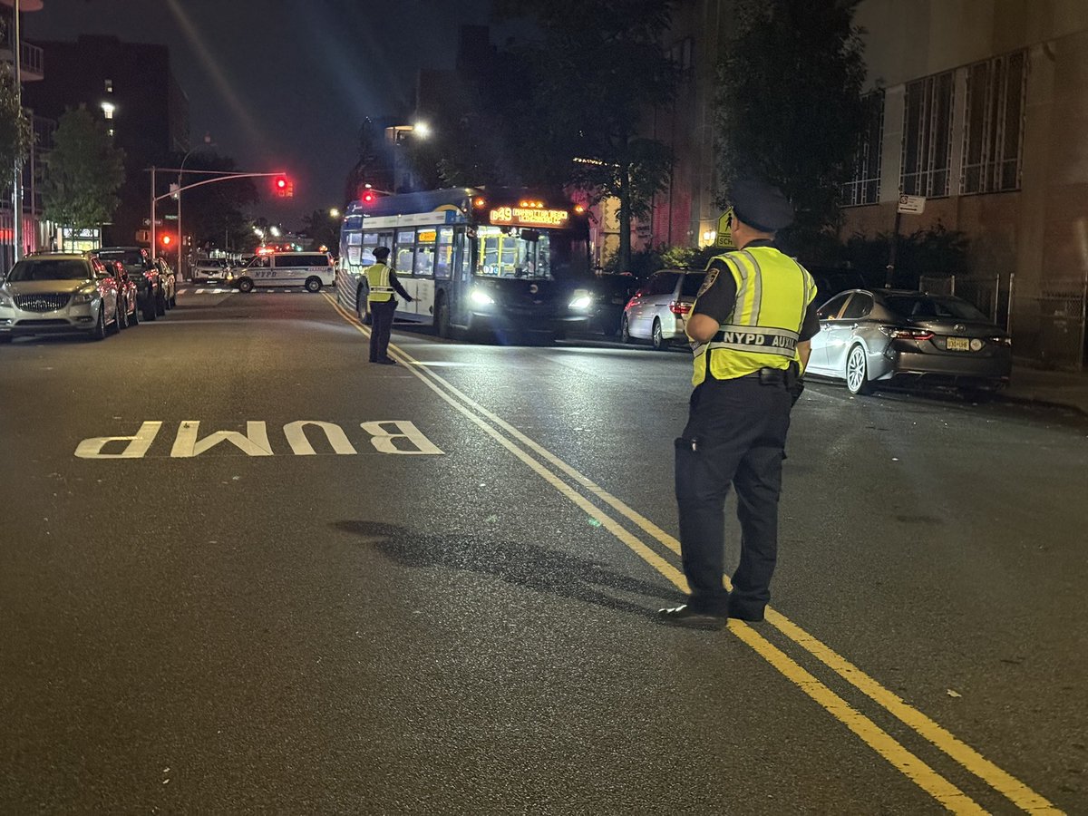 NYPD61Pct's tweet photo. A special thank you to our Auxiliary Unit for doing an outstanding job throughout the past month! Your dedication and commitment were instrumental in supporting street closures, community events, and holiday coverage. We truly appreciate your support of our community. Great job! https://t.co/2Rzpm3TlP3