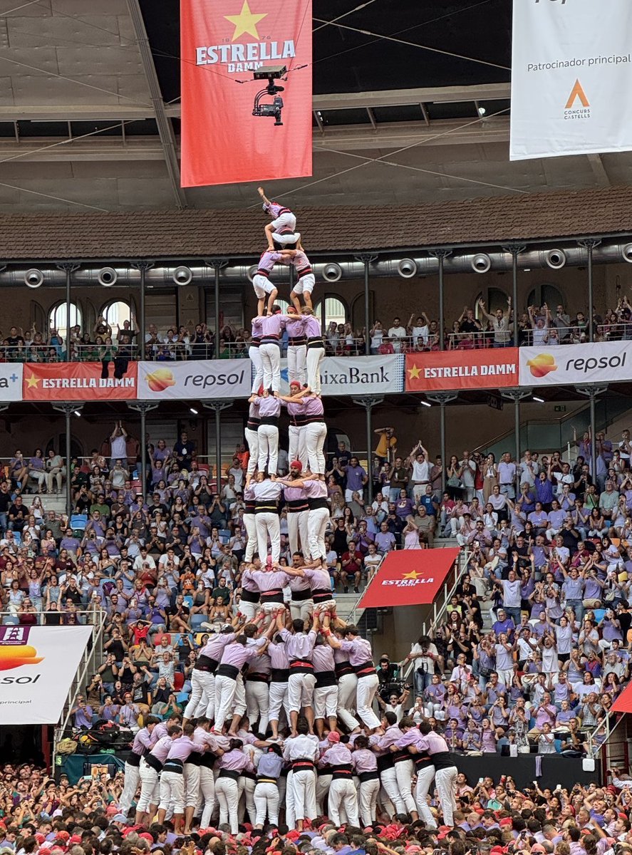 JordinaME_'s tweet photo. Amor per la @jovedetarragona! 
Què bonic és formar part d'aquesta bogeria!

#castells https://t.co/bonnToim6L