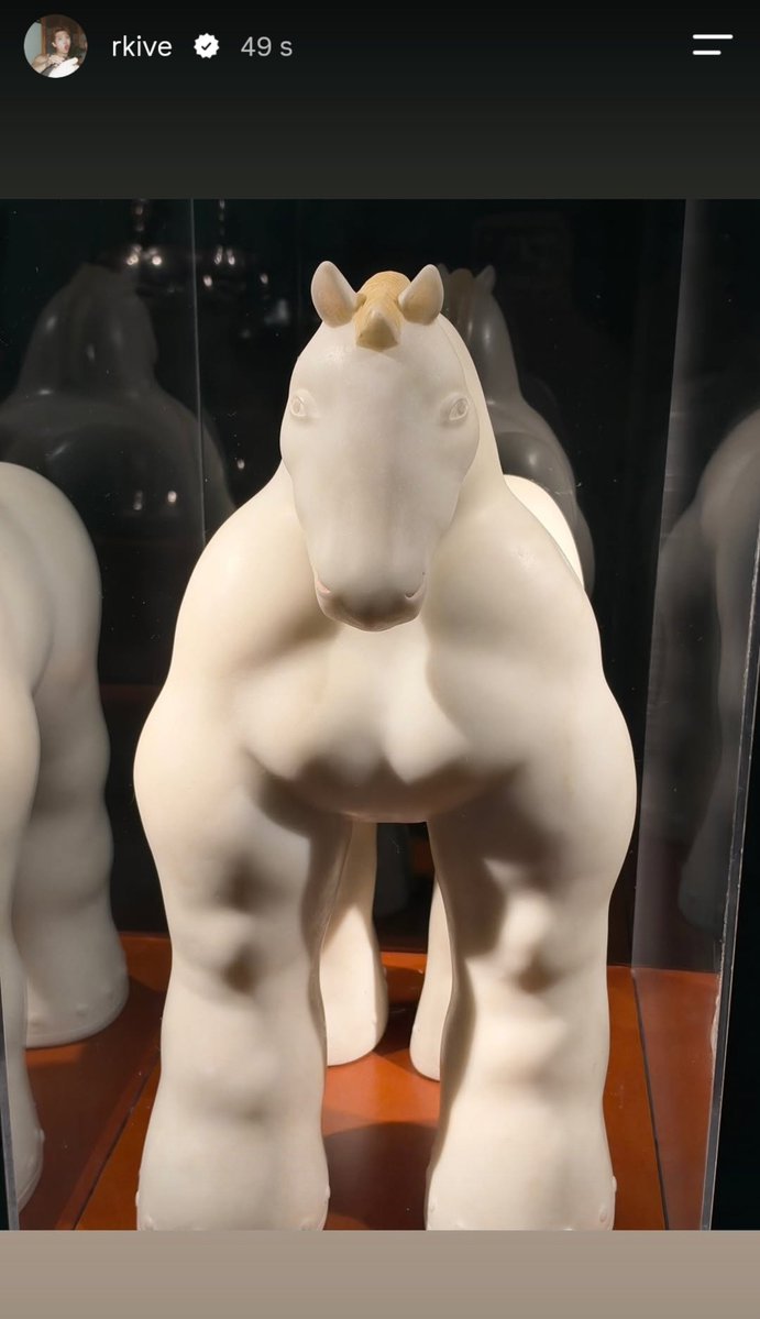 BangtanMx7's tweet photo. #nam en Instagram Stories
🐨✨ Namjoon compartió una imagen de “Caballo” (1998), del célebre artista colombiano Fernando Botero. 🇨🇴💜
Una pequeña muestra de su amor por el arte. 🎨
https://t.co/map88TXsW3
🐋ᵐˣ⁷ https://t.co/MnwuzSMVnm