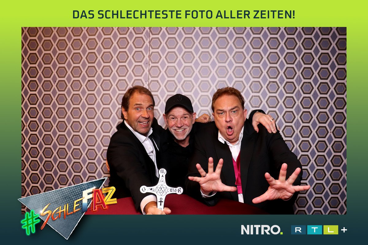 twitkalk's tweet photo. Wie wunderbar, 
mit so viel fantastischen SchleFaZZis &amp; FuZZis 
#Berlin die Weltpremiere 
#SchleFaZ #JohnSinclair #DÄMONENHOCHZEIT 
feiern zu dürfen! 
So viel Spaß mit so einem beschissenen Film, 
das verdanken wir nur dem #SohnDesLichts und den besten Fans aller Zeiten #BeFaZ! https://t.co/sfjWjrmk0c