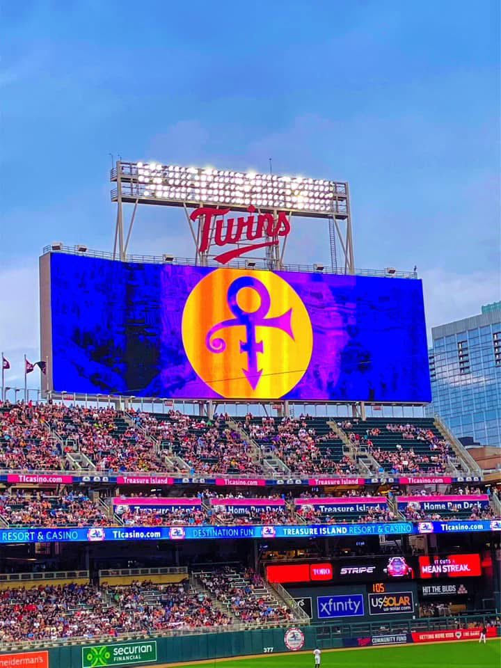 artdirectionk's tweet photo. Happy Purple sunny, not manic, Monday ๐ #Prince4Ever โฎ๏ธ #TimelessPrince https://t.co/XSL0WjbW3C
