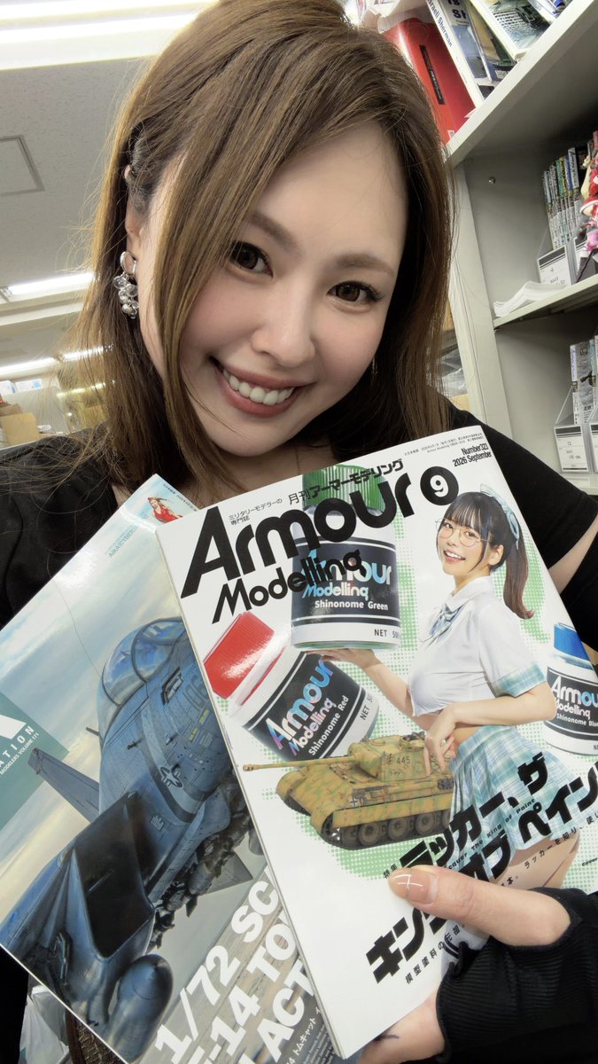 Minami_chanko's tweet photo. 本日10月5日、お誕生日を向かえてレベルアップしました✌️
これからも、タメになる楽しい本をお届けできるように頑張ります❣️

アーマーモデリング  佐藤ミナミ https://t.co/H88VlRNscQ