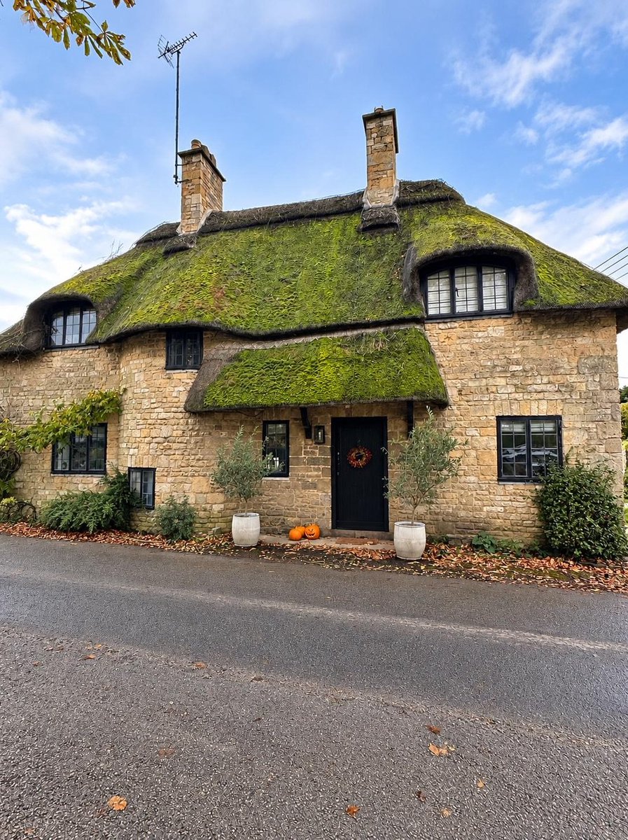 echoesofworld's tweet photo. Cotswolds, England https://t.co/xx2oJUvqsQ