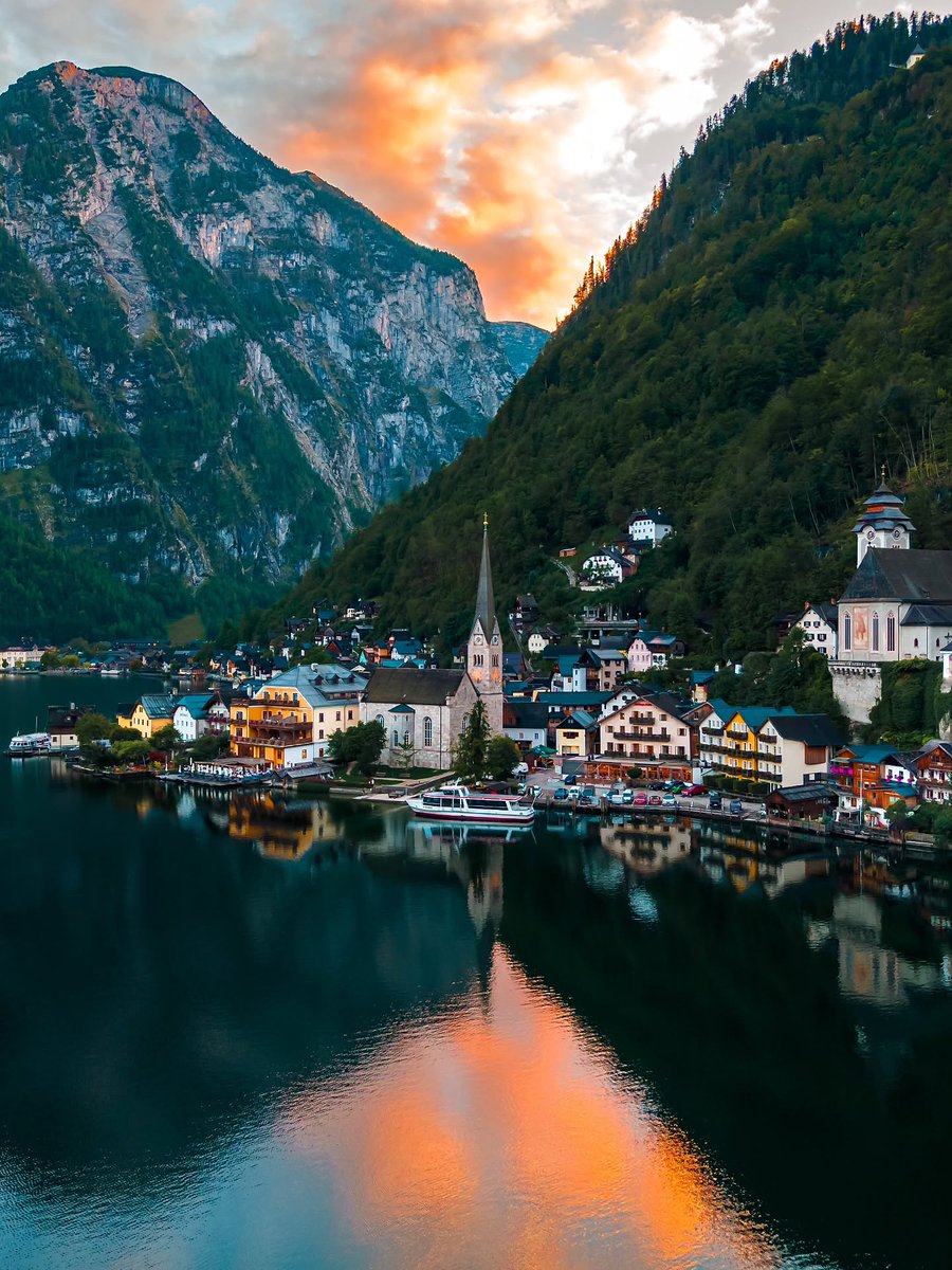 echoesofworld's tweet photo. Hallstatt, Austria https://t.co/UxttTLOSSe