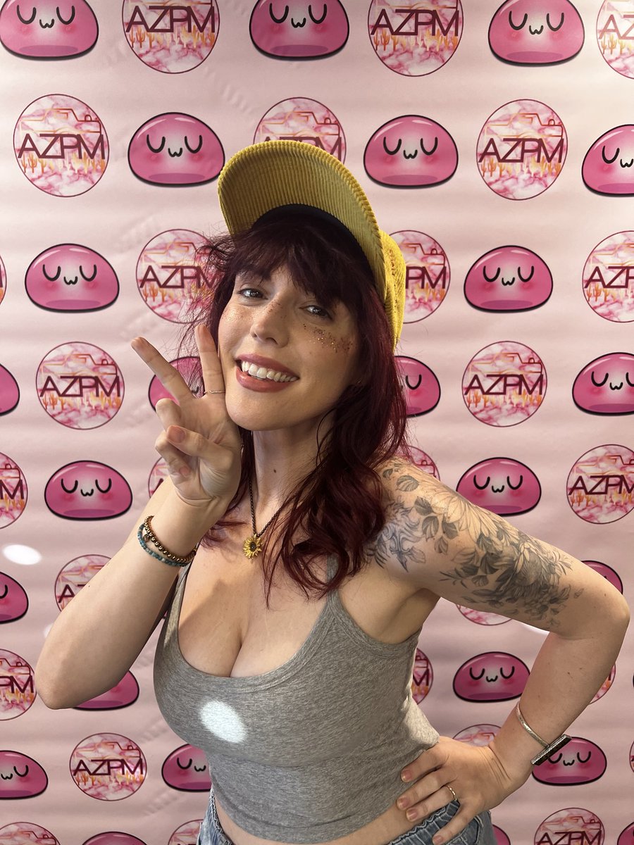 AmberLeeConnors's tweet photo. Bye Uwucon!! 💕

Had a wonderful time - thanks to everyone who came out and said hi! 👋 💕 https://t.co/pOQXLqw2A5