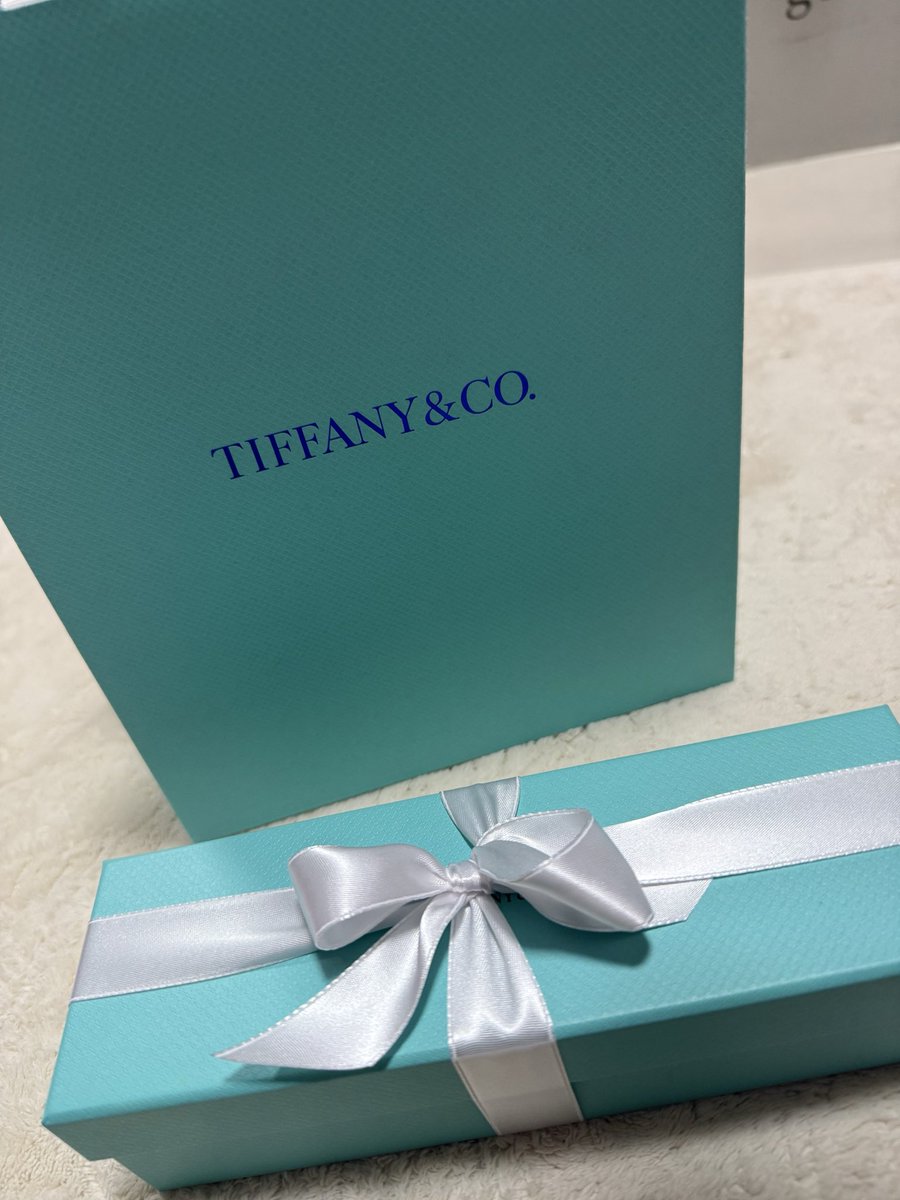 ashuma_ru's tweet photo. また歳をとってちびまるはまだ20代だとおもってますた(今回バレた)
イルマニより🎁を選んだわたしは物欲も食欲も変わりません🤰
あまり浮上しなくなりましたがこれからもよろしくお願いします🎈
個人LINEくれた方々ありがとうございました😊 https://t.co/tEcPAkm5lZ