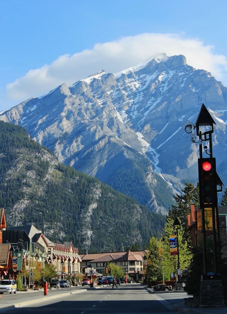 echoesofworld's tweet photo. Banff, Canada https://t.co/pSW9EHG9g2