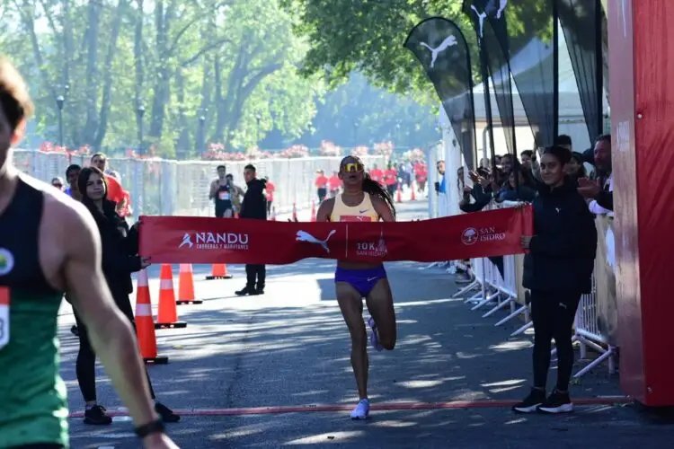 FactorRunning's tweet photo. @cada_atletismo En la rama femenina, la marplatense Sofía Luna cerró una temporada brillante tras su reciente marca personal en pista en los ODESUR.

Hoy se impuso con un tiempazo de 32:46, marca que la eleva al 5.° lugar de la lista nacional permanente de calle/ruta en 10k. 💥 https://t.co/cwXm807zoz