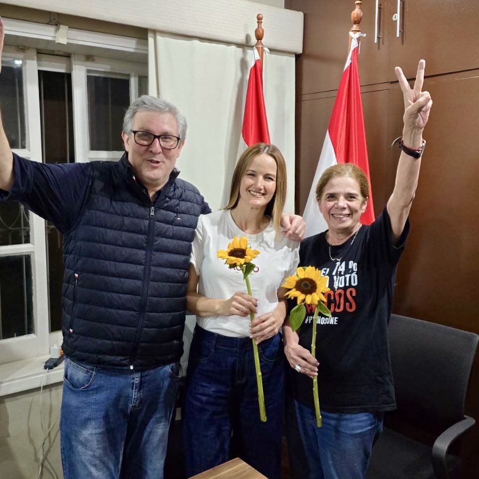 FilizzolaRafael's tweet photo. Un día histórico para Asunción! La gente ha elegido el cambio! Es la victoria de cada ciudadano que salió a votar con la esperanza de que un futuro mejor es necesario y posible.

Ganó @solenu! Ganó Asunción!! https://t.co/nFpNY35xxu