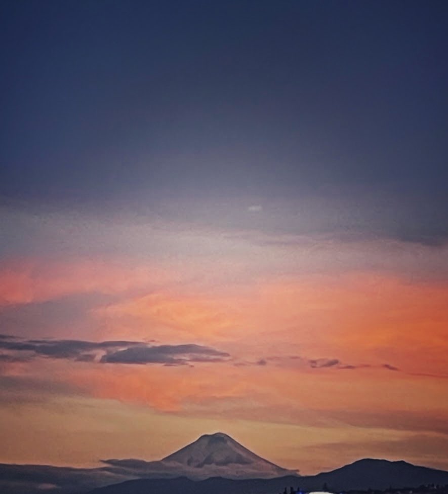 MCAriasL's tweet photo. Después de la tormenta viene la calma #Quito #Cotopaxi #cordonazo https://t.co/S9OqBYz6WN