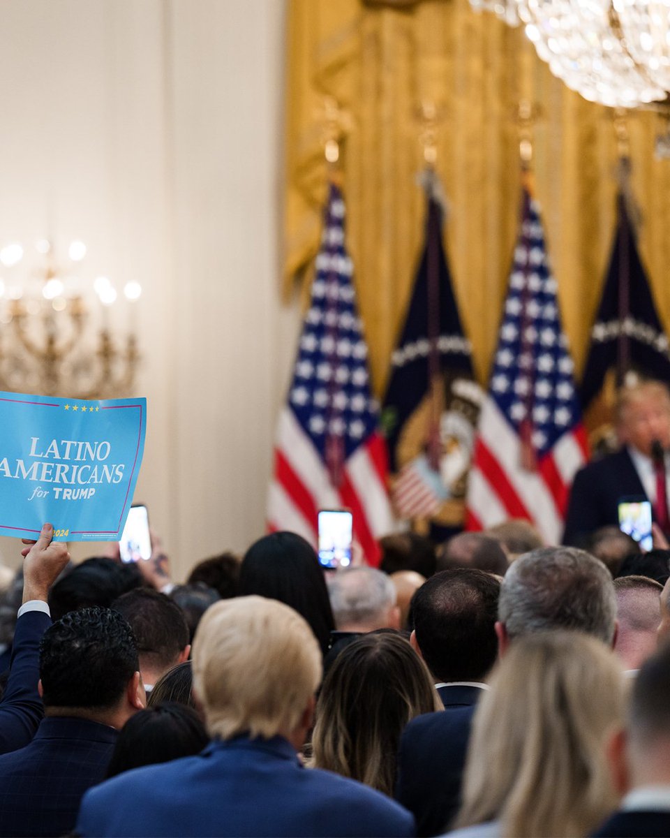 WhiteHouse's tweet photo. President Trump celebrates Hispanic Heritage Month at the White House. 🇺🇸

"Hispanic Americans have immeasurably enriched our communities through a tireless dedication to hard work, an immense love of family, and an unshakable faith in Almighty God." - President Donald J. Trump https://t.co/nn1gZ0v0ab