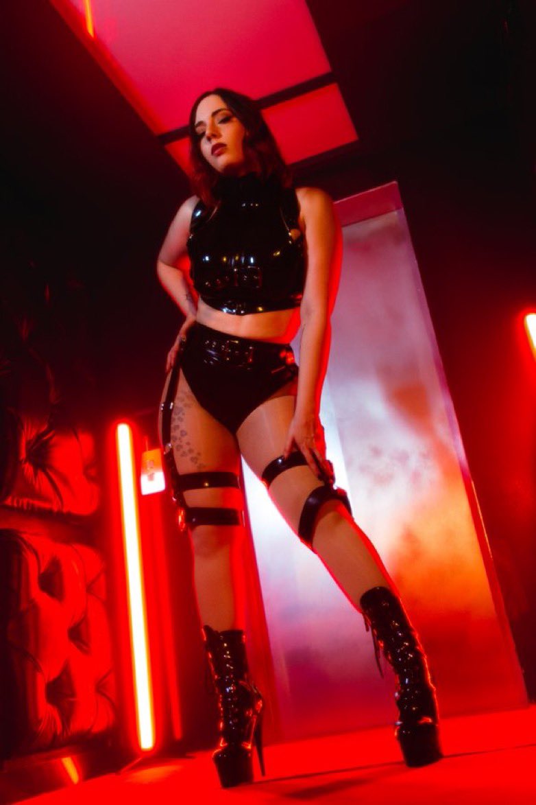 MissAlexxxi's tweet photo. Oh I'm not done with you yet. 🔥 https://t.co/Zkh8T5EA3K