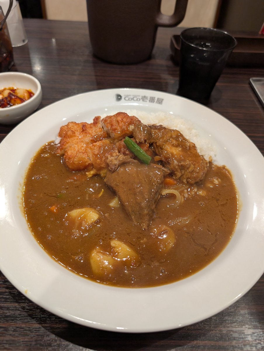 namakemonosales's tweet photo. 石垣島限定？
ココイチのソーキカレー。
色々つけたら、2000円くらいになりましたが、美味しかったです。 https://t.co/iqWXbOeONp