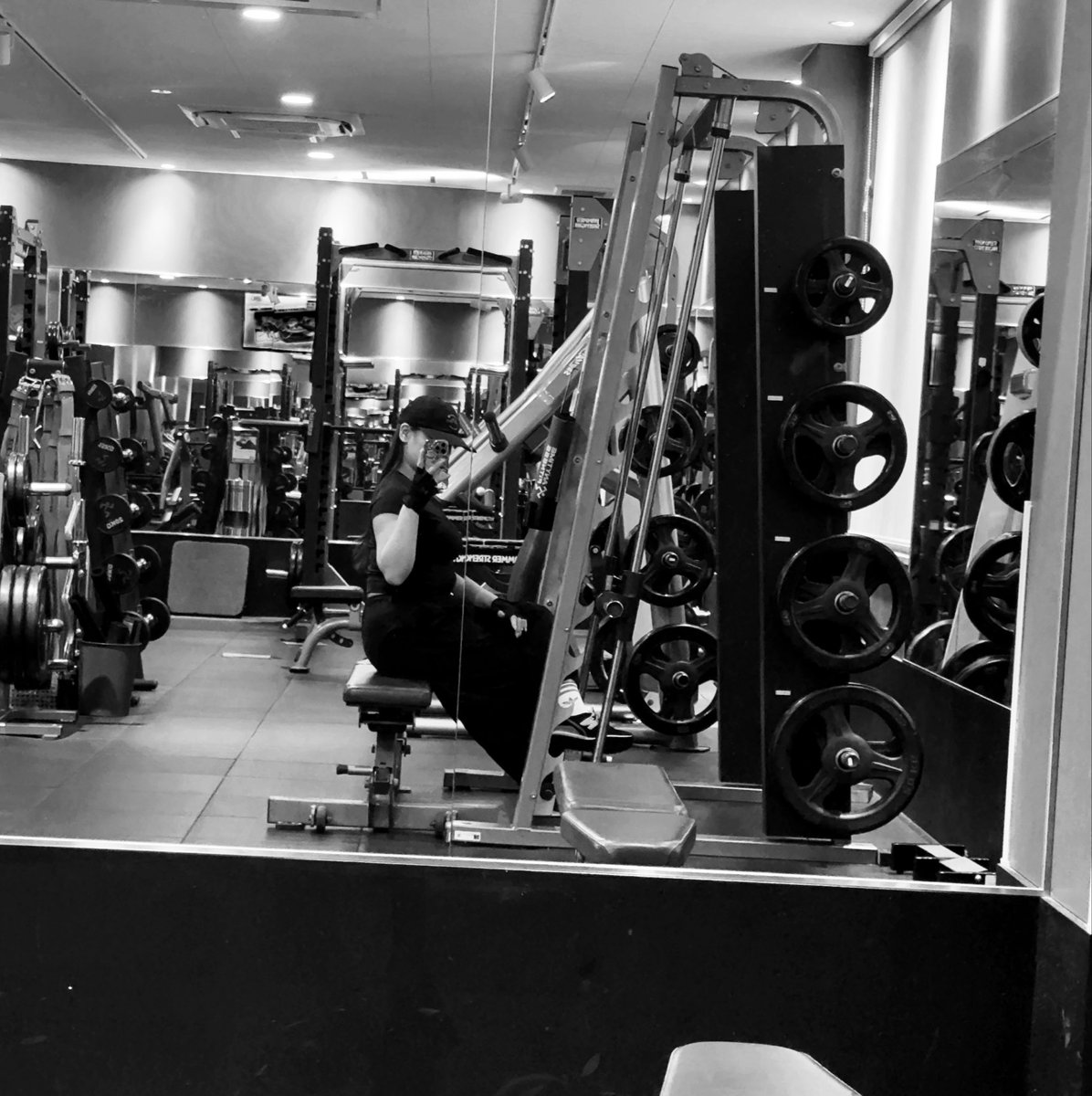 pikapikaaa24's tweet photo. 今日も朝ジム完了ー🏋🏻‼️
おしり特化の日でした🍑✨✨
来年の夏は自信満々でタイトなお洋服着たいなぁ🐰 https://t.co/xcH8r8O9l2