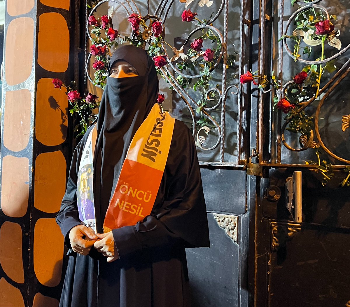 birfedailazimdi's tweet photo. “kaybolan yusuf döner kenan’a bir gün; gam yeme.
gör şu mahzun ev olur tekrar gülistan; gam yeme.” https://t.co/DDAFf3Z3qb