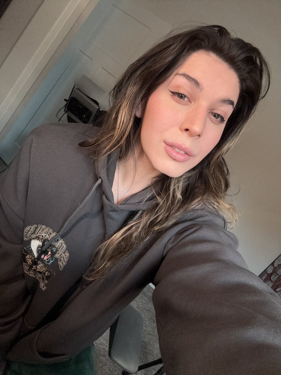 Littlecibub's tweet photo. Just like my penarts🥜 I look best with a hoodie 🚫🔪🥒
#transwoman #transgender #translove #transpride #cutetrans #mtftrans #transftm #translady #transbeauty #transsexual #translesbian #transmlm #transfem #transright #transman #transguy #transcommunity #tranmen #translife https://t.co/yD83PtpKoz