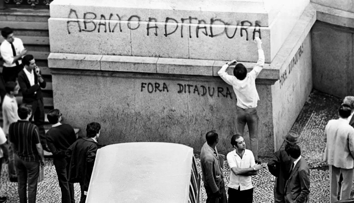 yuriiosnake's tweet photo. “um povo que não conhece sua história está fadado a repeti-la” https://t.co/vE36hJpj2c