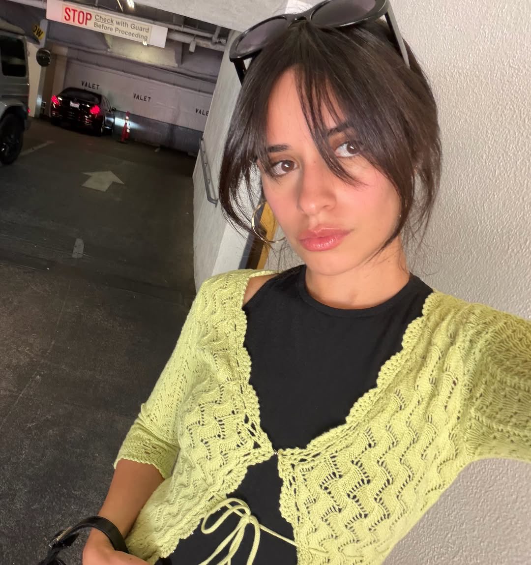 CamilaCabelloBR's tweet photo. Camila Cabello via Instagram: “minha prima me escolheu para o projeto de espanhol dela, então estou me sentindo #lendária” https://t.co/DzLFeXDBfw