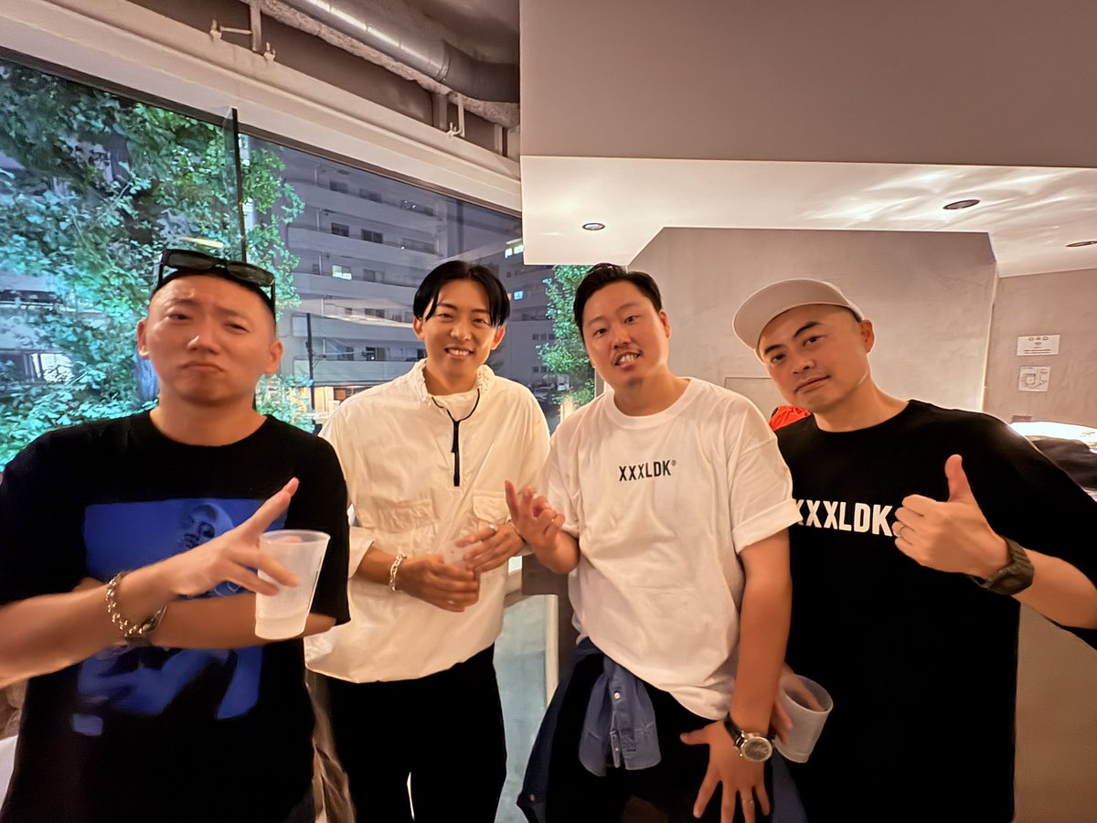 Fatjakk's tweet photo. 3マンライブ最高に楽しかった

ソロのLIVEにクラい、3人のLIVEはまるでアトラクションの様で楽しく、見終わった後は胸と目頭が熱くなりました。
20年前からCD聴いてダメレコのDVD見ていた人達とお喋りできて感無量でした。 https://t.co/kvwDNg0L3h
