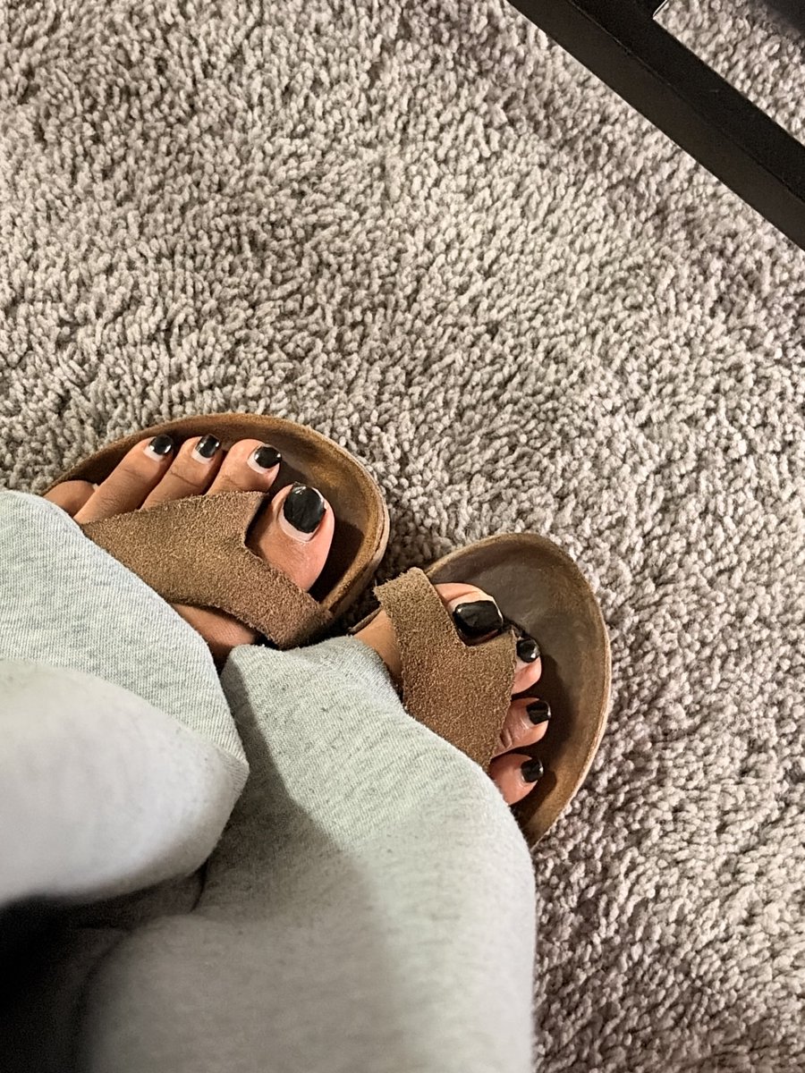 kryphinee445's tweet photo. almost time for a new nail appointment 

#feetfetısh #feetnewbie #feetfetıshly #feetworshi̇p https://t.co/3WdtLtIKis