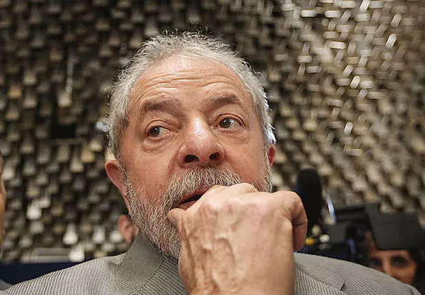joaoeigen's tweet photo. Seja Luiz Inácio Lula da Silva:

- Chegue ao poder em 2023 querendo arrecadar bilhões para torrar e fazer dívida pública;
- Junta-se ao seu Ministro da Fazenda Haddad para emitir a Medida Provisória nº 1.182 e regulamentar as Bets para faturar muitos bilhões;
- Peça urgência em sua medida provisória para avançar o PL 3.626/2023 no congresso até que seja aprovado;
- Sanceione-o em 29 de dezembro de 2023 como Lei nº 14.790;
- Fature cerca de extras 20 BILHÕES de reais com as Bets enquanto centenas de milhares de brasileiros destruíam suas vidas e se matavam com uma nova pandemia de ludopatia (foda-se a Janja tava viajando muito);
- Veja que a eleição tá meio acirrada e o pessoal anda falando muito mal das Bets e solte a Medida Provisória nº 1.394 para dizer que "acabou com as Bets" uma semana antes da eleição;
- Celebre sua jogada de mestre como tirador de vantagem-mor da República: o gado sempre aceita;
- Veja tudo ser em vão e começe a levar uma surra histórica do filho do seu arqui-inimigo;
- Agora a sua vitória no Segundo Turno está longe de ser garantida e você perdeu o Senado - não pode mais contar com uma ajudinha dos seus amigos do STF;
- Chore, esperneie, reclame do fascismo, do Donald Trump, da mídia, do colonialismo, da homofobia de tudo menos do seu próprio governo de bosta.